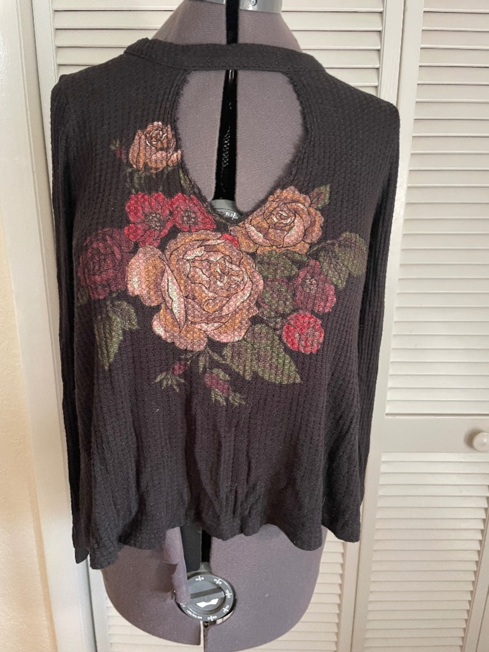 "Taylor & Sage" Peep Hole chest Rock & Roll Style longer sleeve Waffle Tee Shirt